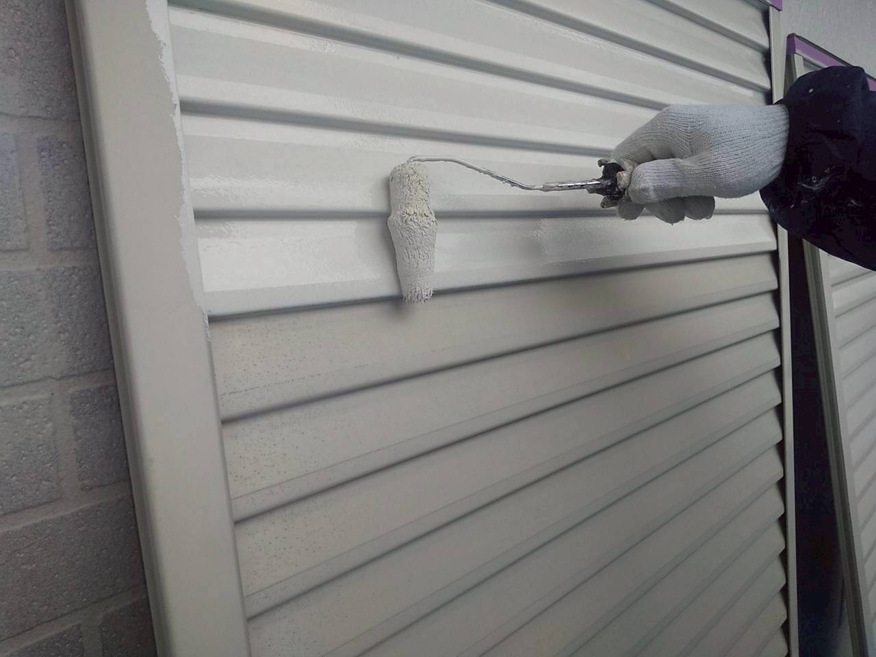 石岡市　雨戸塗装中の様子